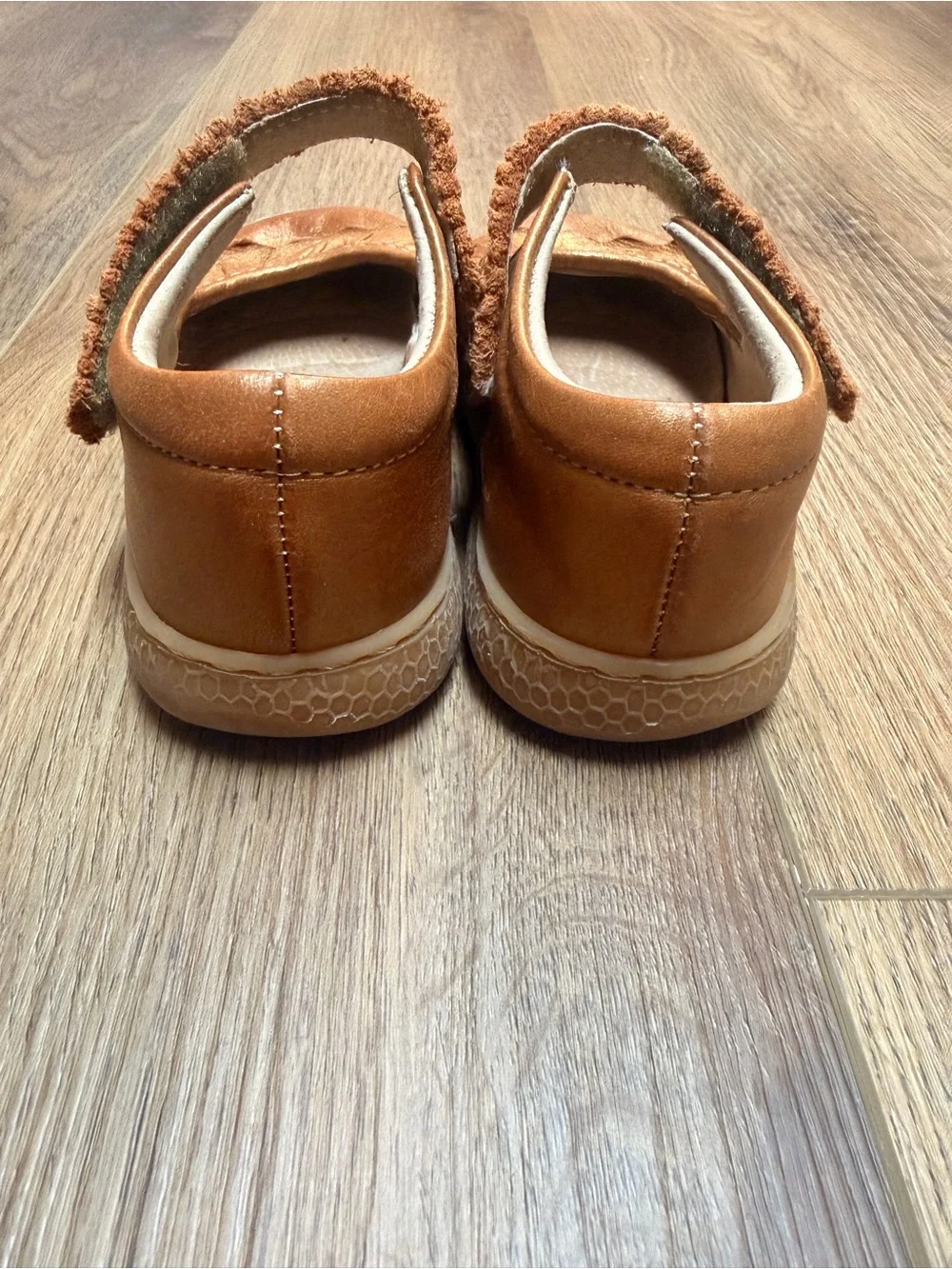 Livie & Luca Ruche Mary Jane Shoes 10 Honey Gold Caramel Leather Ruffle Fall